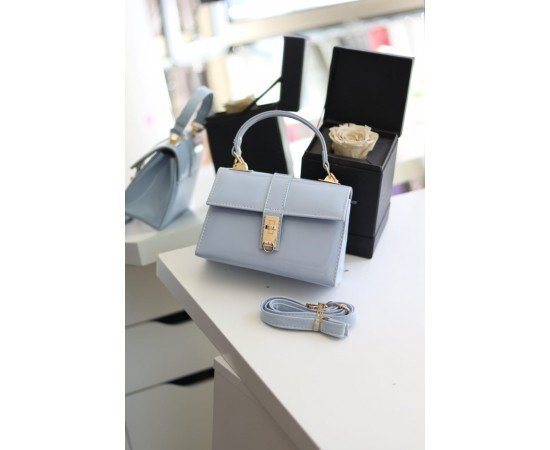 Kadın Bebe Mavi Rugan Toka Detaylı Zincirli El Omuz Çantası Kadın Bebe Mavi Rugan Toka Detaylı Zincirli El Omuz Çantası