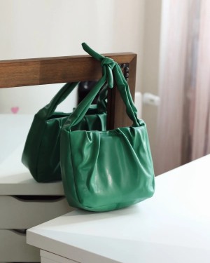 Kadın Çimen Yeşili Fiyonk Askılı Omuz Çantası