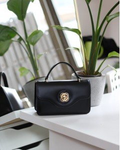 Kadın Siyah Gold Oval Toka Detaylı Yumuşak Deri El Omuz Çantası