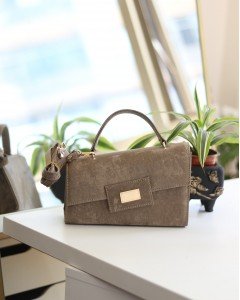 Kadın Vizon Yamuk Form Gold Toka Detaylı Omuz Çantası