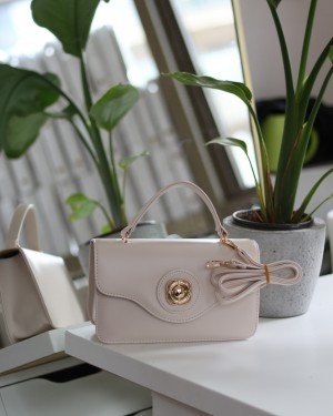 Kadın Krem Gold Oval Toka Detaylı Yumuşak Deri El Omuz Çantası