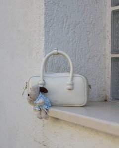 Kadın Beyaz Ayıcık Maskotlu Tutma Saplı El & Omuz Çantası Kadın Beyaz Ayıcık Maskotlu Tutma Saplı El & Omuz Çantası