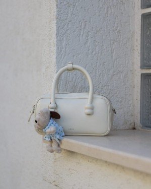 Kadın Beyaz Ayıcık Maskotlu Tutma Saplı El & Omuz Çantası Kadın Beyaz Ayıcık Maskotlu Tutma Saplı El & Omuz Çantası