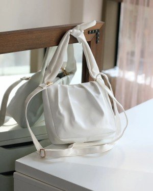 Kadın Beyaz Fiyonk Askılı Omuz Çantası Kadın Beyaz Fiyonk Askılı Omuz Çantası