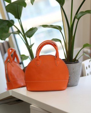 Kadın Turuncu Oval Askılı Kalıp El Omuz Çantası