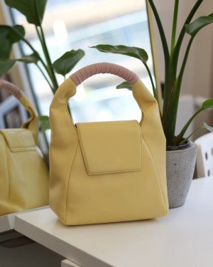 Kadın Sarı Pembe Saraçlı Askılı Omuz Çantası Kadın Sarı Pembe Saraçlı Askılı Omuz Çantası