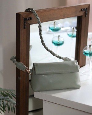 Kadın Mint Yeşili Örgü Saplı Yumuşak Dokulu Büzgülü Omuz Çantası Kadın Mint Yeşili Örgü Saplı Yumuşak Dokulu Büzgülü Omuz Çantası