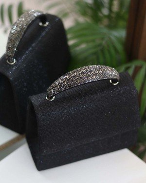 Kadın Siyah Simli Taş Tutma Detaylı Abiye Omuz Çantası Kadın Siyah Simli Taş Tutma Detaylı Abiye Omuz Çantası