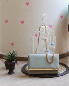 Mint Yeşili Yumuşak Doku Gold Şerit Kalıp Omuz Çantası Mint Yeşili Yumuşak Doku Gold Şerit Kalıp Omuz Çantası