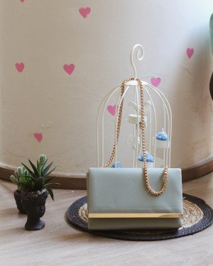 Mint Yeşili Yumuşak Doku Gold Şerit Kalıp Omuz Çantası Mint Yeşili Yumuşak Doku Gold Şerit Kalıp Omuz Çantası