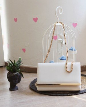 Krem Yumuşak Doku Gold Şerit Kalıp Omuz Çantası Krem Yumuşak Doku Gold Şerit Kalıp Omuz Çantası