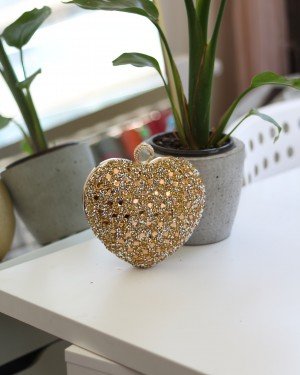 Kadın Gold Taş Detaylı Kalp Form Tutmalı Abiye Çanta Kadın Gold Taş Detaylı Kalp Form Tutmalı Abiye Çanta