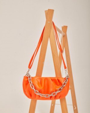 Turuncu Silver Zincir Detaylı Askılı Çanta 