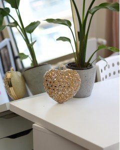 Kadın Gold Taş Detaylı Kalp Form Tutmalı Abiye Çanta