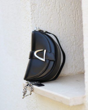 Kadın Siyah V Toka Detaylı Askılı Omuz Çantası Kadın Siyah V Toka Detaylı Askılı Omuz Çantası