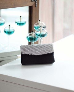 Siyah Taş Kapak Saten Zincirli Omuz Çantası Siyah Taş Kapak Saten Zincirli Omuz Çantası