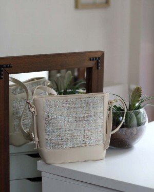 Kadın Krem Tüvit Ayarlanabilir Askılı Omuz Çantası Kadın Krem Tüvit Ayarlanabilir Askılı Omuz Çantası