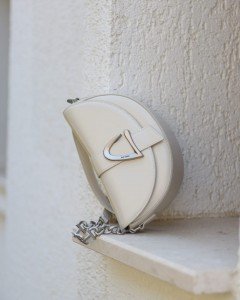 Kadın Krem V Toka Detaylı Askılı Omuz Çantası Kadın Krem V Toka Detaylı Askılı Omuz Çantası