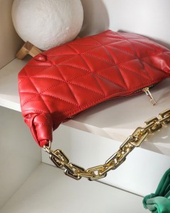 Kırmızı Baklava Desenli Zincirli El Çantası