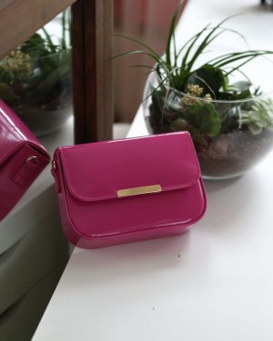 Kadın Fuşya Rugan Toka Detaylı Kumaş Askılı Omuz Çantası