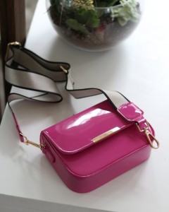 Kadın Fuşya Rugan Toka Detaylı Kumaş Askılı Omuz Çantası Kadın Fuşya Rugan Toka Detaylı Kumaş Askılı Omuz Çantası