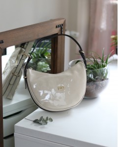 Kadın Rugan Krem Oval Askılı Omuz Çantası