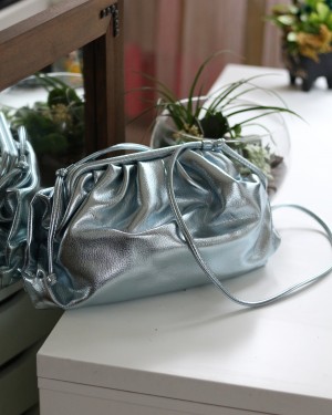 Kadın Metalik Mavi Bohça Form Kartlıklı Omuz Çantası