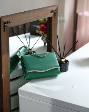 Kadın Yeşil Taş Detaylı Zincirli Omuz Çantası