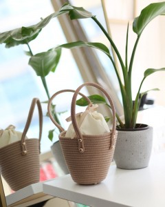 Kadın Bej Örme Çift Kulp Ağzı Büzgülü Hasır Görünümlü El Çantası