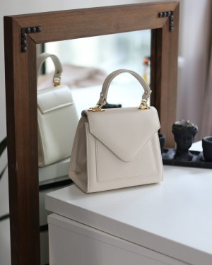 Kadın Krem Kapak Detaylı Askılı Omuz Çantası