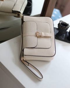 Kadın Krem Kroko Desenli Baget Omuz Çantası Kadın Krem Kroko Desenli Baget Omuz Çantası