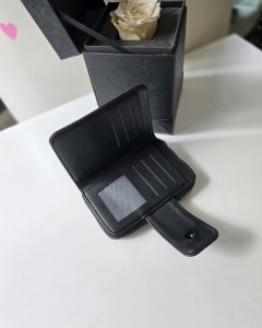 Kadın Siyah İnce Kroko Doku Antrasit Logo Kartlıklı Cüzdan Kadın Siyah İnce Kroko Doku Antrasit Logo Kartlıklı Cüzdan