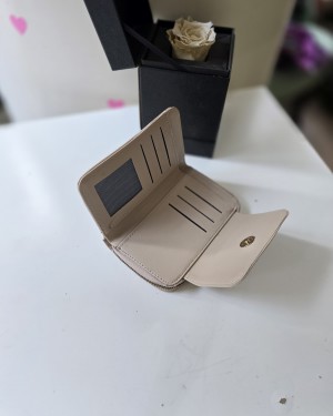 Kadın Krem Kalın Kroko Doku Gold Logo Kartlıklı Cüzdan