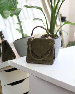  Kadın Haki Eskitme Doku Kapak Detaylı Askılı Omuz Çantası