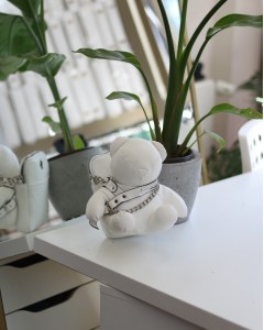 Kadın Beyaz Ayıcık Maskot Detaylı Kalın Zincir Askılı Telefon Çantası