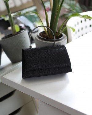 Kadın Siyah Metal Tutma Saplı Kapaklı Abiye Çanta Kadın Siyah Metal Tutma Saplı Kapaklı Abiye Çanta