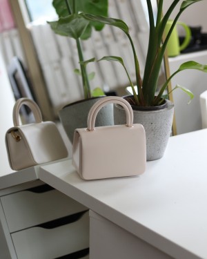 Krem Tutma Saplı Zincir Detaylı El Omuz Çantası