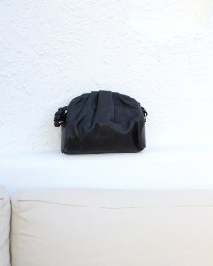 Kadın Siyah Yumuşak Pileli Omuz Çantası