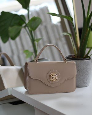 Kadın Nude Gold Oval Toka Detaylı Yumuşak Deri El Omuz Çantası Kadın Nude Gold Oval Toka Detaylı Yumuşak Deri El Omuz Çantası