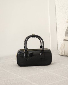 Kadın Siyah Silikon Çift Kulplu Askılı El & Omuz Çantası Kadın Siyah Silikon Çift Kulplu Askılı El & Omuz Çantası