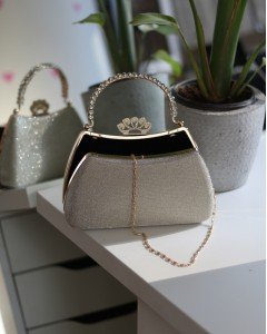 Kadın Gold Kristal Tutma Saplı Abiye El Çantası Kadın Gold Kristal Tutma Saplı Abiye El Çantası