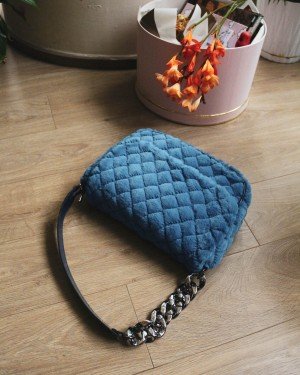 Mavi Peluş Zincirli Omuz Çantası