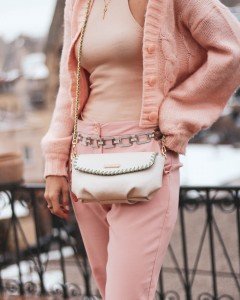 Valentino Ekru Aksesuarlı Çapraz Çanta Valentino Ekru Aksesuarlı Çapraz Çanta