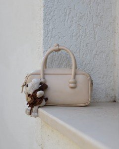 Kadın Krem Ayıcık Maskotlu Tutma Saplı El & Omuz Çantası Kadın Krem Ayıcık Maskotlu Tutma Saplı El & Omuz Çantası