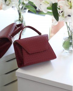 Kadın Bordo Kare Desenli Zarf Formlu Tutmalı El Omuz Çantası