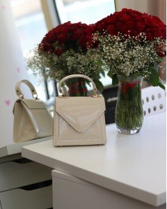 Kadın Krem Rugan Kapak Detaylı Askılı Omuz Çantası