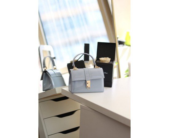 Kadın Bebe Mavi Rugan Toka Detaylı Zincirli El Omuz Çantası Kadın Bebe Mavi Rugan Toka Detaylı Zincirli El Omuz Çantası