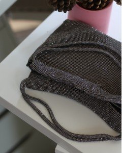 Kadın Platin Çift Kulp Tutmalı Taş İşleme Abiye Çanta Kadın Platin Çift Kulp Tutmalı Taş İşleme Abiye Çanta