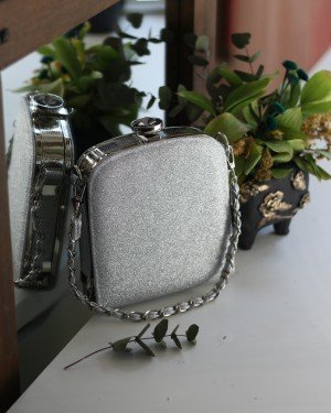 Kadın Silver Örgü Saplı Matara Abiye Çanta Kadın Silver Örgü Saplı Matara Abiye Çanta