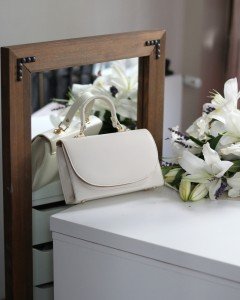 Kadın Krem Oval Kapak Detaylı Askılı Omuz Çantası Kadın Krem Oval Kapak Detaylı Askılı Omuz Çantası